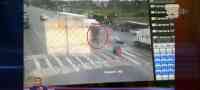 Noticia: VIDEO | Vendedor murió atropellado por un tráiler en vía del Guayas VIDEO | Vendedor murió atropellado por un tráiler en vía del Guayas