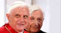 Noticia: Cerca de 547 niños sufrieron abusos en el coro dirigido por el hermano del papa Benedicto XVI Cerca de 547 niños sufrieron abusos en el coro dirigido por el hermano del papa Benedicto XVI