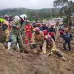 Imagen: Fuerzas Armadas, Cruz Roja y Cuerpo de Bomberos brindan apoyo a afectados en Alausí Fuerzas Armadas, Cruz Roja y Cuerpo de Bomberos brindan apoyo a afectados en Alausí