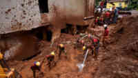 Noticia: Fuertes lluvias dejan 37 muertos y miles de desalojados en el sudeste de Brasil Fuertes lluvias dejan 37 muertos y miles de desalojados en el sudeste de Brasil