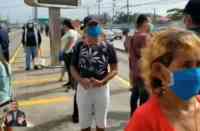 Noticia: VIDEO: Largas filas de usuarios en exteriores de paradas de la metrovía VIDEO: Largas filas de usuarios en exteriores de paradas de la metrovía