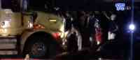 Noticia: VIDEO: Motociclista herido tras chocar contra un tráiler en Guayaquil VIDEO: Motociclista herido tras chocar contra un tráiler en Guayaquil