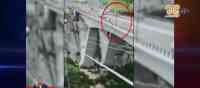 Noticia: Mujer con hija en brazos intentó suicidarse en puente de Quito Mujer con hija en brazos intentó suicidarse en puente de Quito