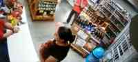 Noticia: VIDEO: delincuente ingresa a robar en una tienda y se lleva un disparo en la espalda VIDEO: delincuente ingresa a robar en una tienda y se lleva un disparo en la espalda