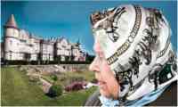 Noticia: La reina Isabel II se burla de unos turistas que no la reconocieron La reina Isabel II se burla de unos turistas que no la reconocieron