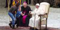 Noticia: VIDEO: así reaccionó el Papa Francisco cuando un niño interrumpe en plena ceremonia VIDEO: así reaccionó el Papa Francisco cuando un niño interrumpe en plena ceremonia