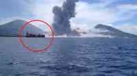 Noticia: VIDEO | Barco se salva de erupción de volcán VIDEO | Barco se salva de erupción de volcán