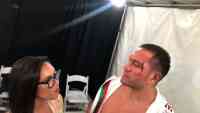 Noticia: VIDEO: boxeador causa indignación al besar a reportera en los labios sin su consentimiento en medio de una entrevista VIDEO: boxeador causa indignación al besar a reportera en los labios sin su consentimiento en medio de una entrevista