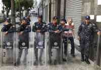 Noticia: Diputados opositores denuncian que militares bloquean Parlamento venezolano Diputados opositores denuncian que militares bloquean Parlamento venezolano