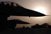 Noticia: Bombardeo estadounidense a tropas proIrán en Irak deja 19 muertos Bombardeo estadounidense a tropas proIrán en Irak deja 19 muertos