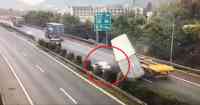 Noticia: VIDEO | Conductor escapa de ser aplastado por un contenedor en plena carretera VIDEO | Conductor escapa de ser aplastado por un contenedor en plena carretera