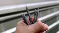 Noticia: Un hombre se traga 116 clavos y sobrevive Un hombre se traga 116 clavos y sobrevive