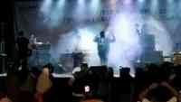 Noticia: Video muestra momento cuando el tsunami arrasa un concierto en Indonesia Video muestra momento cuando el tsunami arrasa un concierto en Indonesia