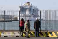 Noticia: Un crucero con 7.000 personas, bloqueado cerca de Roma por casos sospechosos de coronavirus Un crucero con 7.000 personas, bloqueado cerca de Roma por casos sospechosos de coronavirus