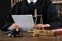 Noticia: Un hombre pide una indemnización de 86.000 dólares a sus padres por destruir su colección de pornografía Un hombre pide una indemnización de 86.000 dólares a sus padres por destruir su colección de pornografía