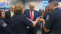 Noticia: VIDEO | Trump niega fomentar el extremismo en visita a ciudades golpeadas por tiroteos VIDEO | Trump niega fomentar el extremismo en visita a ciudades golpeadas por tiroteos