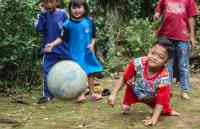 Noticia: La increíble odisea de un niño discapacitado en Indonesia para ir a la escuela La increíble odisea de un niño discapacitado en Indonesia para ir a la escuela