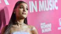 Noticia: Ariana Grande y su abuelita de 93 años se tatúan juntas Ariana Grande y su abuelita de 93 años se tatúan juntas