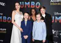 Noticia: Shiloh, hija de Angelina y Brad, inicia tratamiento para cambiar de sexo Shiloh, hija de Angelina y Brad, inicia tratamiento para cambiar de sexo