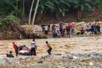 Noticia: Las inundaciones en Indonesia dejan casi 30 muertos Las inundaciones en Indonesia dejan casi 30 muertos