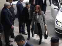 Noticia: Expresidenta argentina Kirchner comparece por segunda vez en juicio por corrupción Expresidenta argentina Kirchner comparece por segunda vez en juicio por corrupción