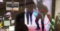 Noticia: VIDEO | Una puerta de cristal 'invencible' frena a unos ladrones armados con machetes VIDEO | Una puerta de cristal 'invencible' frena a unos ladrones armados con machetes