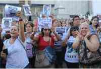 Noticia: Cientos de personas realizan marchas en Argentina por jóvenes asesinados a golpes Cientos de personas realizan marchas en Argentina por jóvenes asesinados a golpes