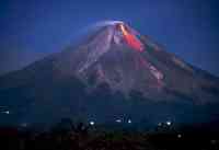 Noticia: Volcán dispara nube de cenizas de 6 mil metros de altura en Indonesia Volcán dispara nube de cenizas de 6 mil metros de altura en Indonesia