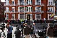 Noticia: VIDEO: Policía británica detiene a Assange en la embajada de Ecuador en Londres VIDEO: Policía británica detiene a Assange en la embajada de Ecuador en Londres