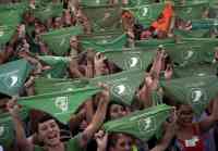 Noticia: VIDEO: cientos de argentinas en “pañuelazo” verde por aborto legal VIDEO: cientos de argentinas en “pañuelazo” verde por aborto legal