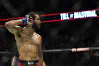 Noticia: VIDEO: un luchador de la UFC interrumpe una entrevista en directo para golpear a su contrincante VIDEO: un luchador de la UFC interrumpe una entrevista en directo para golpear a su contrincante