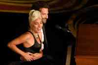 Noticia: Lady Gaga habla de su conexión especial con Bradley Cooper Lady Gaga habla de su conexión especial con Bradley Cooper
