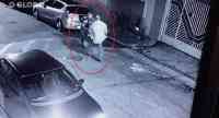 Noticia: Hombre intentó robar a una policía, pero ella lo mató de un disparo Hombre intentó robar a una policía, pero ella lo mató de un disparo