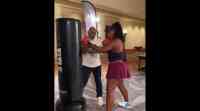 Noticia: VIDEO | Mike Tyson le enseña boxeo a la estrella del tenis Serena Williams VIDEO | Mike Tyson le enseña boxeo a la estrella del tenis Serena Williams