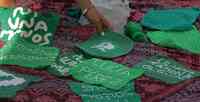 Noticia: VIDEO: feminicidios y aborto, mujeres tejen para atizar lucha argentina VIDEO: feminicidios y aborto, mujeres tejen para atizar lucha argentina