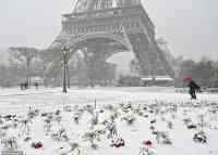 Noticia: FOTOS: la Torre Eiffel se cierra por la nieve que golpea a París FOTOS: la Torre Eiffel se cierra por la nieve que golpea a París