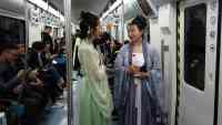Noticia: VIDEO | Un viaje a la antigua China en pleno 2019, jóvenes imponen moda con traje típico VIDEO | Un viaje a la antigua China en pleno 2019, jóvenes imponen moda con traje típico
