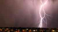 Noticia: VIDEO | Caen más de 2.200 rayos en tres horas y provocan caos en una ciudad de Estados Unidos VIDEO | Caen más de 2.200 rayos en tres horas y provocan caos en una ciudad de Estados Unidos