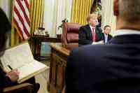 Noticia: Trump dice que las conversaciones sobre el muro son una "pérdida de tiempo" Trump dice que las conversaciones sobre el muro son una "pérdida de tiempo"