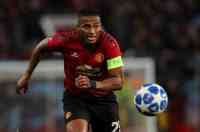 Noticia: Antonio Valencia recibió cariño de la hinchada de Manchester United Antonio Valencia recibió cariño de la hinchada de Manchester United