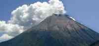 Noticia: Volcán Reventador emana columnas de ceniza de 800 metros Volcán Reventador emana columnas de ceniza de 800 metros
