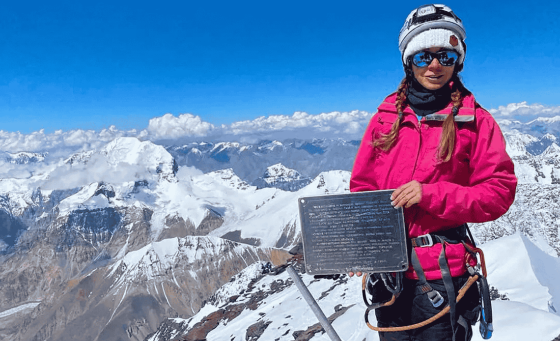 Una misión de rescate para salvar a la alpinista rusa Natalia Nagovitsina ha sido suspendida después de 10 días de intentos fallidos.
