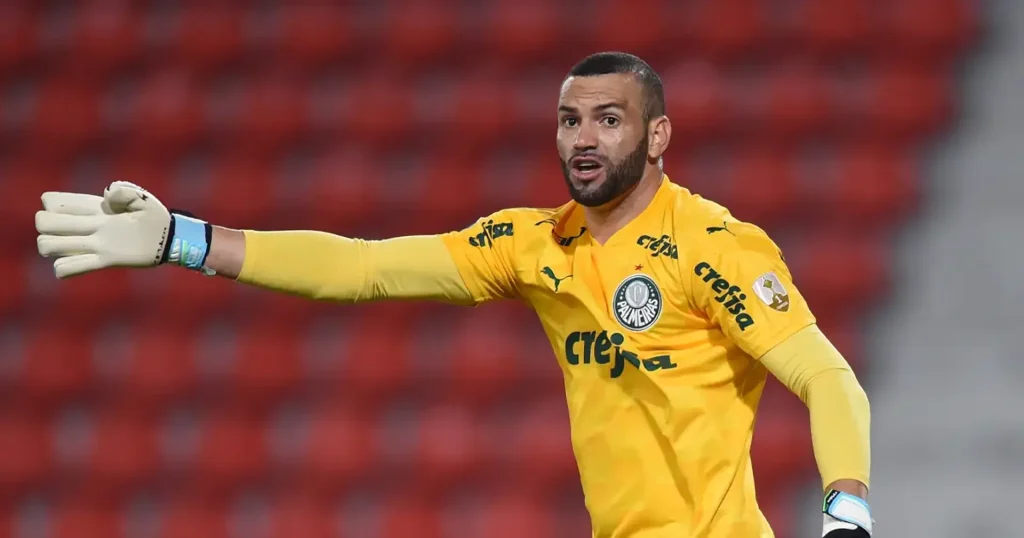 ¡Baja sensible en la semifinal de Copa Libertadores!  El arquero de Palmeiras, Weverton, sufre una fractura en la mano y se confirma su lesión antes del crucial partido contra Liga de Quito.