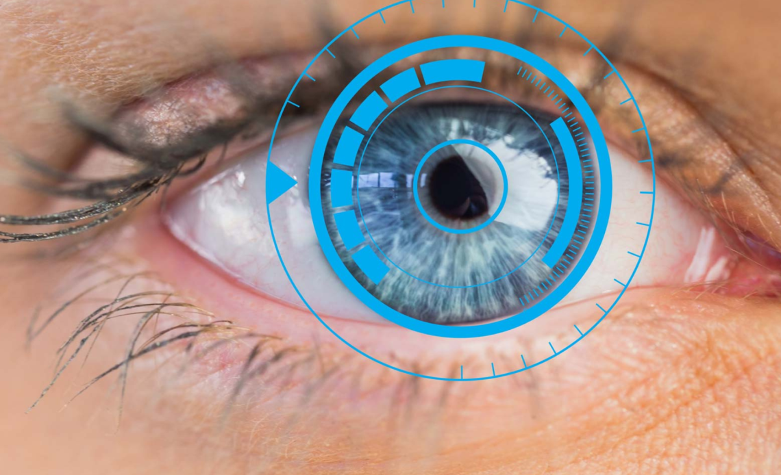 Microchip que estimula la retina y restaura visión central funcional, suficiente para volver a leer.