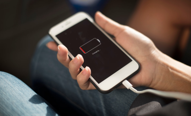 Activar el modo avión al cargar el teléfono puede reducir el tiempo de carga hasta en un 15 %.