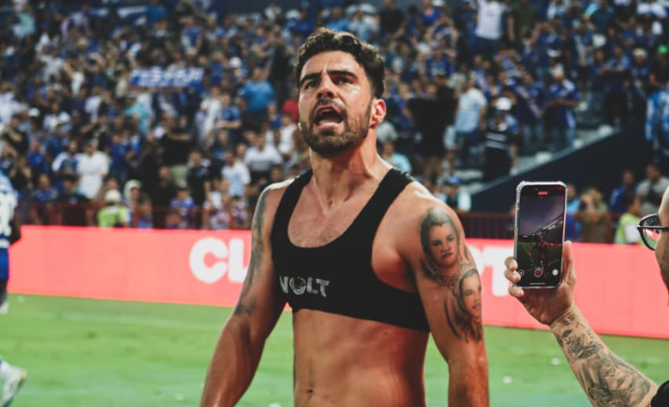 Alexander González informó a través de sus cuentas oficiales que permanecerá en el 'Bombillo' hasta final de temporada. Foto: Sidney Galarza