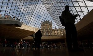 Uno de los arrestados fue interceptado en el aeropuerto Charles-de-Gaulle cuando intentaba salir del país.
