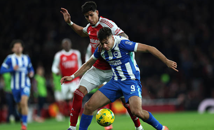 El defensa ecuatoriano tuvo su primer partido como titular con Arsenal.