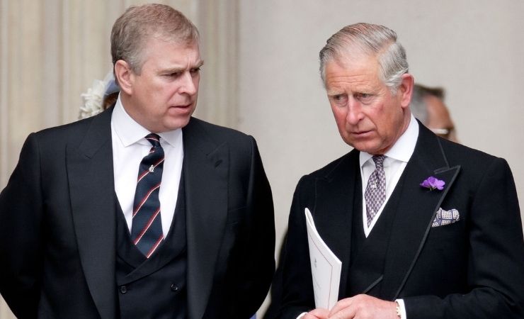 El Palacio de Buckingham describió la medida como "censuras necesarias", lo cual subraya la profunda crisis que atraviesa la corona.