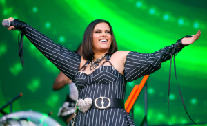 La cantante canadiense se despide de los escenarios en medio de las críticas por su forma física.